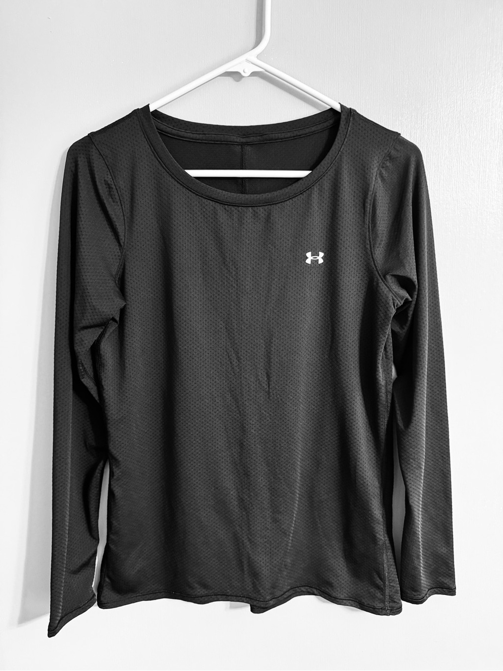 Under Armour Women's Black Long Sleeve Crew Performance Tee Size Small